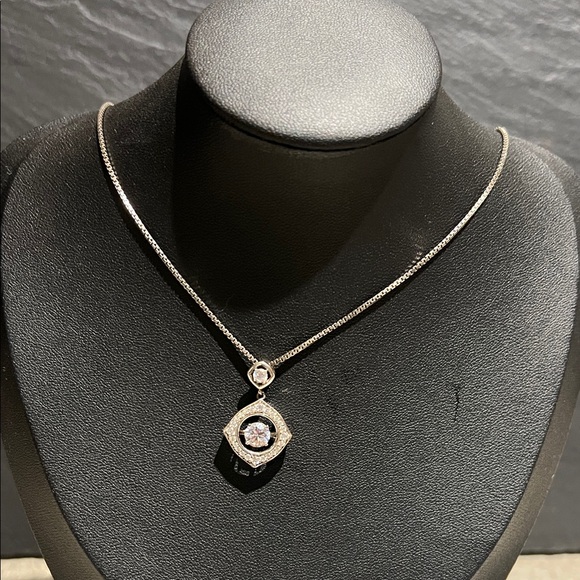 Jewelry - Dazzling Silver Pendant Necklace